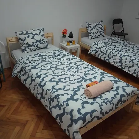 Homestay Steady Guests Rooms,